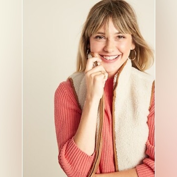 🥳HOST PICK🥳 NWT Old Navy women’s Sherpa vest - Picture 1 of 12